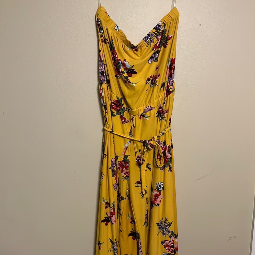 Eye candy- yellow dress with flowers. 1X